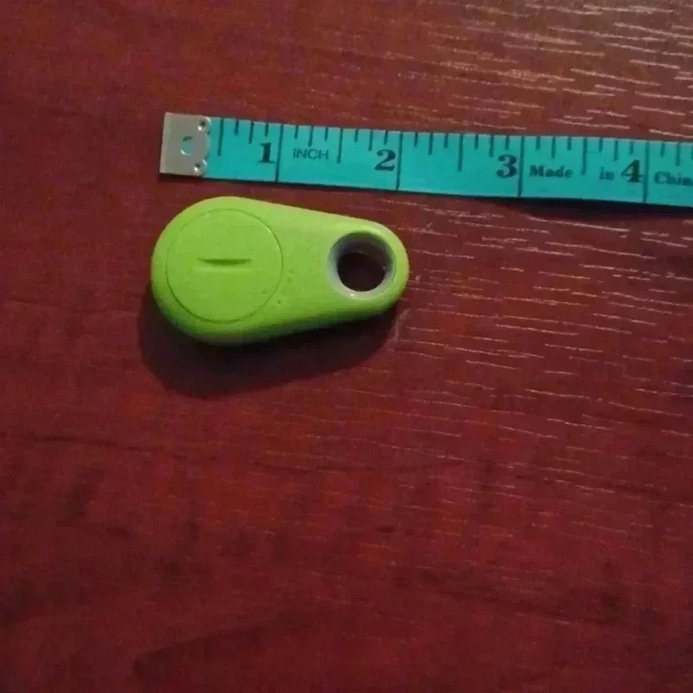 > ONE Mini tracker. Available in blue or green